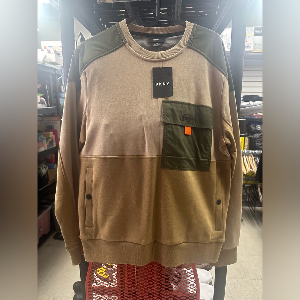 Men’s DKNY Set, Shirt & Shorts - NEW!